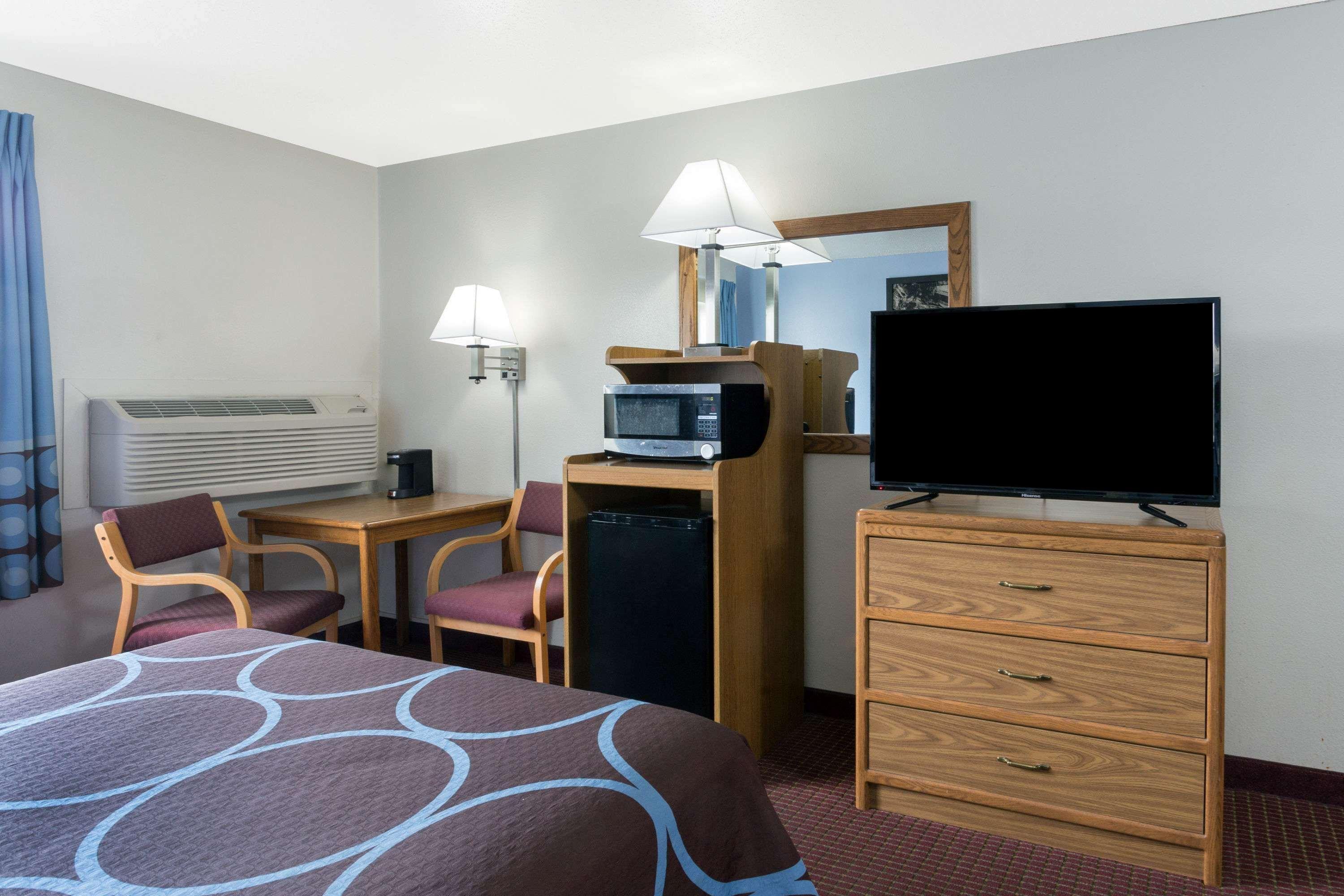 Super 8 By Wyndham Wisconsin Dells Hotel Eksteriør billede